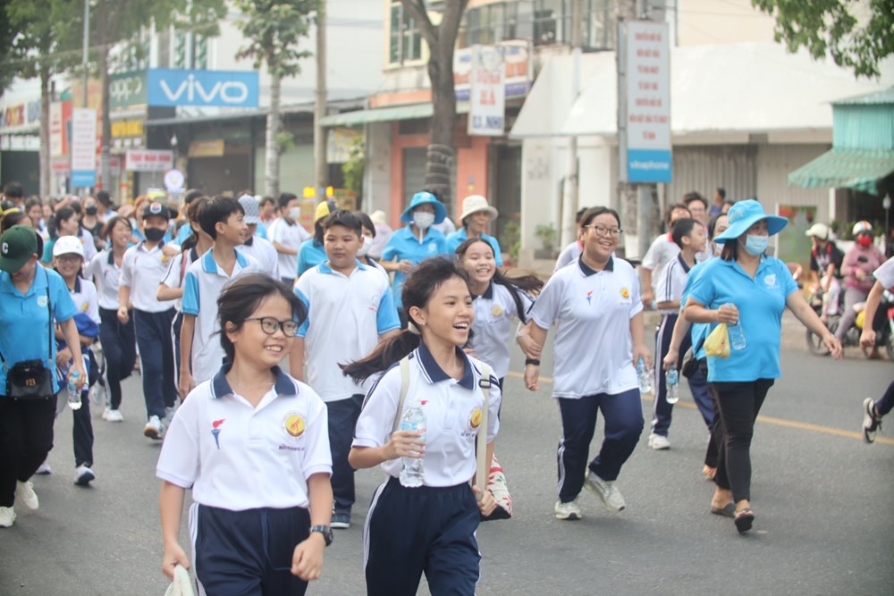 Long An: Hàng nghìn người tham dự Ngày chạy Olympic vì sức khỏe toàn dân 2025 - ảnh 3
