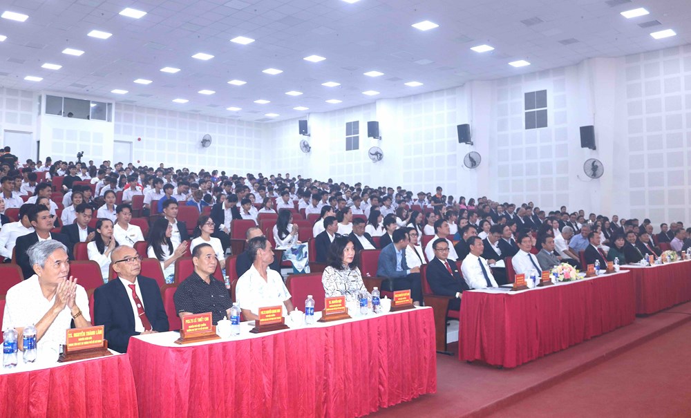 Trường Đại học TDTT TP.HCM tổ chức gặp mặt nhân kỷ niệm 79 năm Ngày Thể thao Việt Nam - ảnh 1