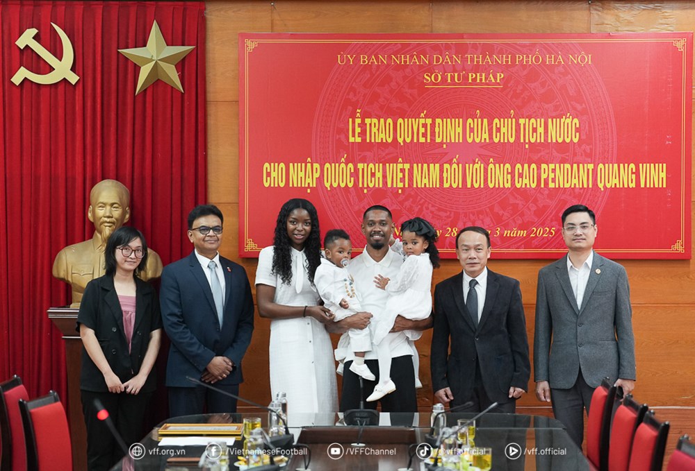Cầu thủ Cao Pendant Quang Vinh chính thức trở thành công dân Việt Nam - ảnh 2