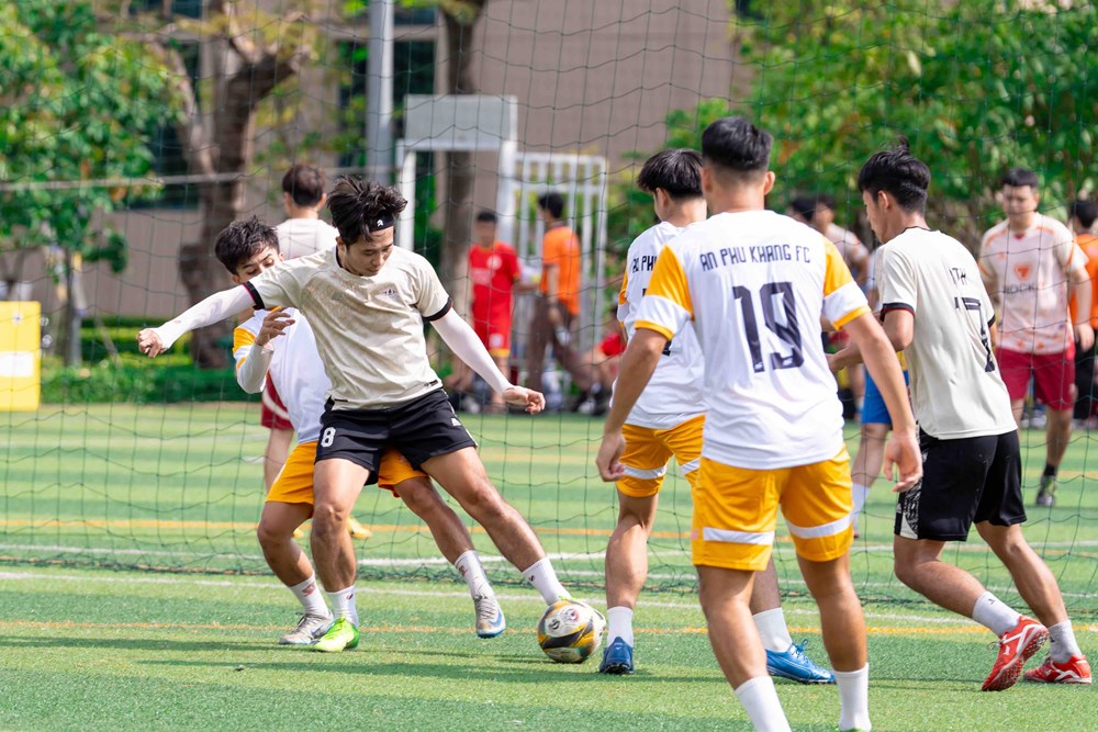 32 đội bóng tranh tài tại giải Hutech Alumni Football 2025 - ảnh 4