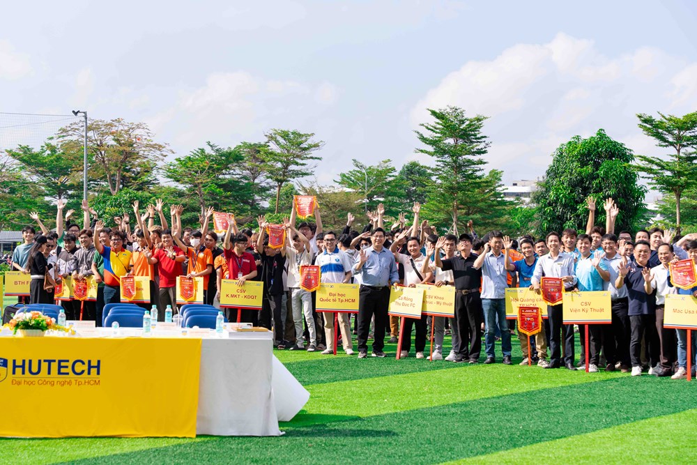 32 đội bóng tranh tài tại giải Hutech Alumni Football 2025 - ảnh 1