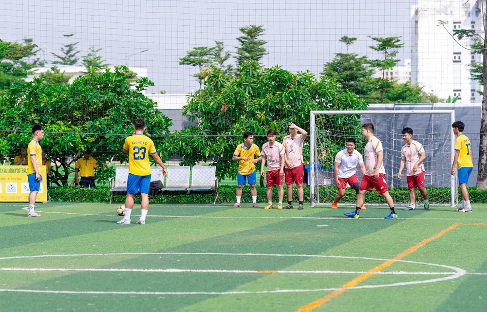 32 đội bóng tranh tài tại giải Hutech Alumni Football 2025 - ảnh 3