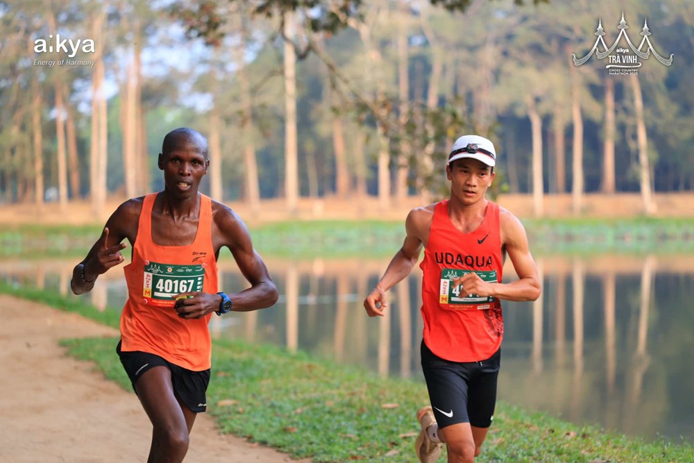 Gần 4.300 VĐV tranh tài tại Giải chạy Aikya Cross Country Marathon Trà Vinh 2025 - ảnh 3