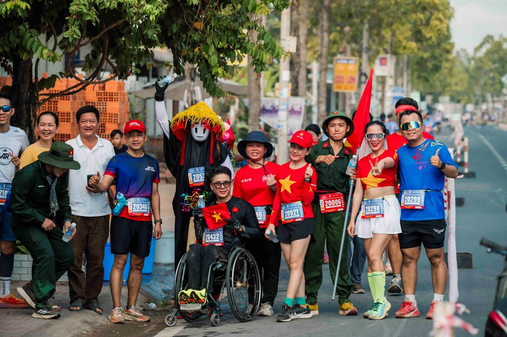 Gần 4.300 VĐV tranh tài tại Giải chạy Aikya Cross Country Marathon Trà Vinh 2025 - ảnh 6