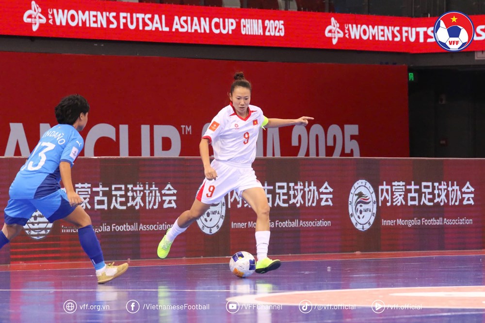 HLV tuyển Futsal nữ Việt Nam nói gì khi đội nhà sớm vào tứ kết giải châu Á? - ảnh 1