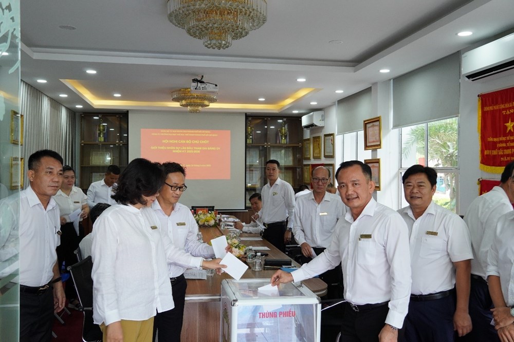 Trường Đại học TDTT TP.HCM triển khai công tác chuẩn bị tổ chức Đại hội Đảng bộ nhiệm kỳ 2025 – 2030 - ảnh 2