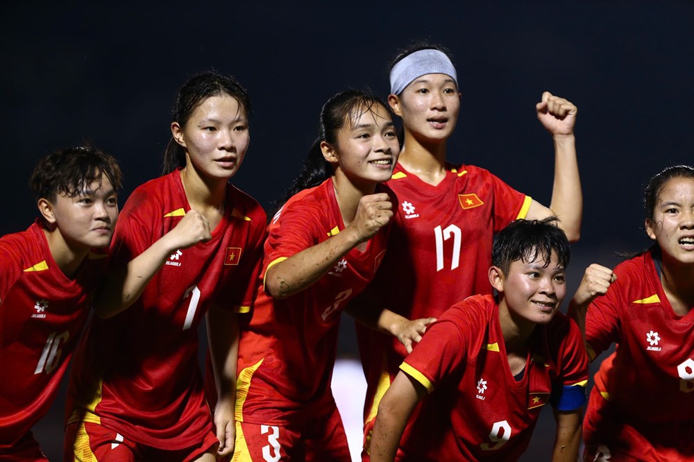 U19 nữ Việt Nam giành chiến thắng trong ngày khởi tranh giải U19 Đông Nam Á 2025 - ảnh 2