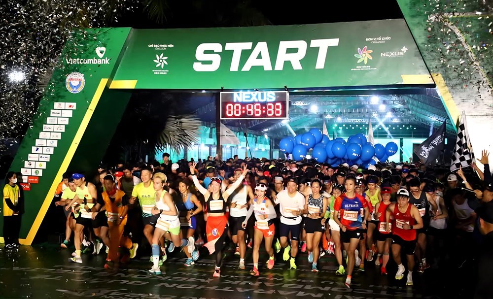 Khoảng 10.000 người tham dự Giải Marathon quốc tế “Vietcombank Mekong Delta” Hậu Giang 2025 - ảnh 4