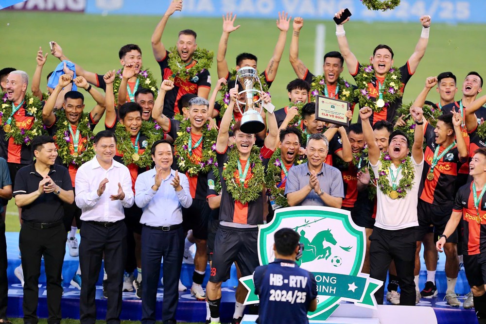 CLB Phù Đổng Ninh Bình vô địch giải Hạng nhất Quốc gia, giành suất thăng hạng V.League - ảnh 1