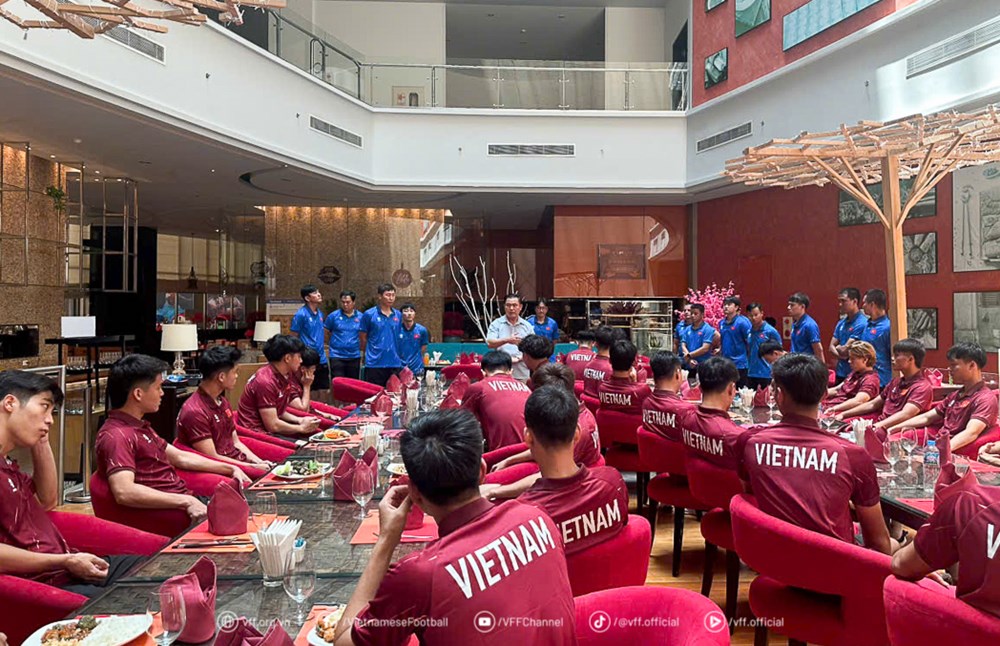Lãnh đạo VFF thăm và động viên đội U22 Việt Nam trước giải Đông Nam Á - ảnh 1
