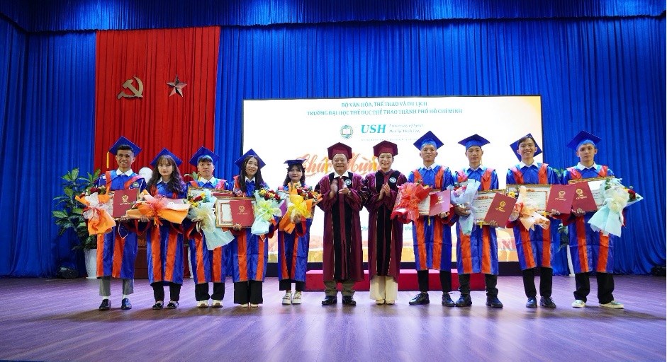 Trường Đại học TDTT TP.HCM tổ chức Lễ tốt nghiệp và trao bằng cử nhân đợt 2 năm 2025 - ảnh 3