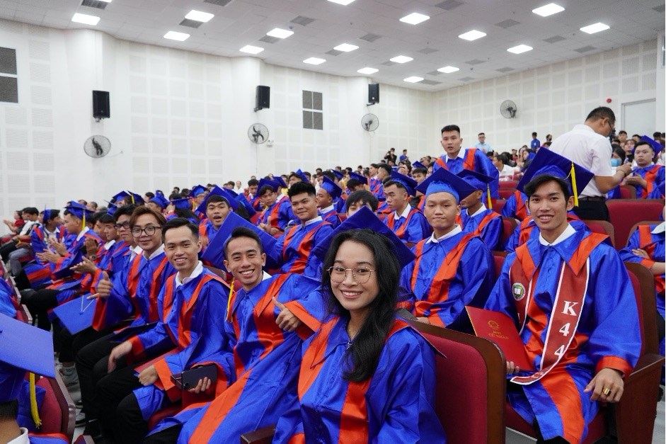 Trường Đại học TDTT TP.HCM tổ chức Lễ tốt nghiệp và trao bằng cử nhân đợt 2 năm 2025 - ảnh 2