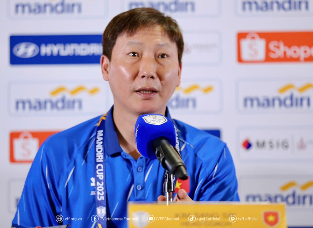HLV Kim Sang-sik thận trọng trước U23 Philippines - ảnh 1