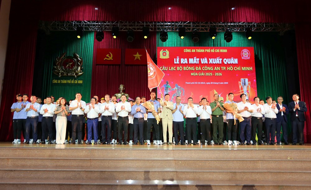 CLB bóng đá Công an TP.HCM ra mắt và xuất quân mùa giải mới - ảnh 2