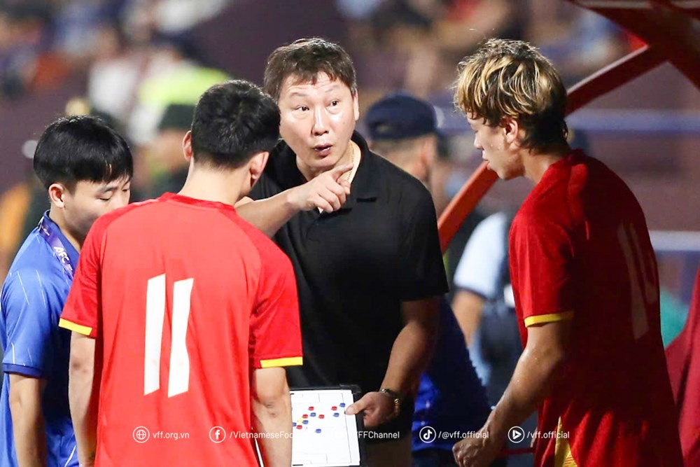 HLV Kim Sang-sik nói gì sau chiến thắng đầu tay của U23 Việt Nam tại vòng loại U23 châu Á 2026? - ảnh 1
