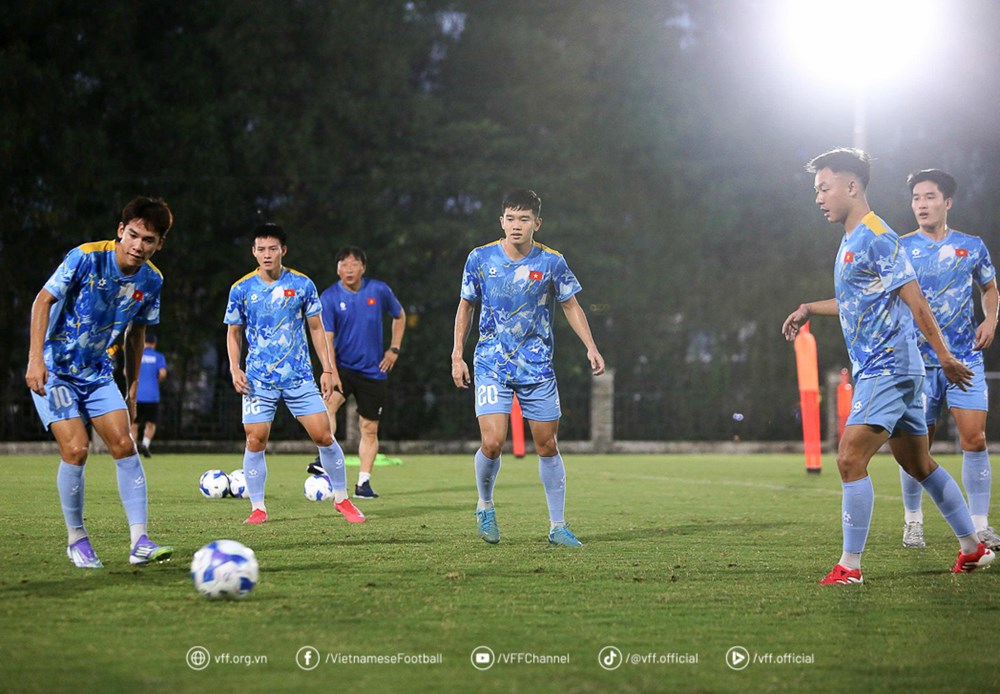 HLV Kim Sang-sik mong người hâm mộ đến sân “tiếp lửa” cho U23 Việt Nam - ảnh 2