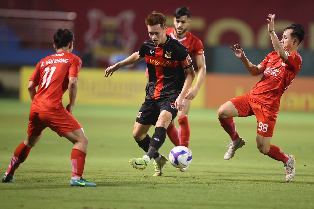 Kết quả và bảng xếp hạng mới nhất V.League 2025/26: Kịch tính cuộc đua ngôi đầu - ảnh 1