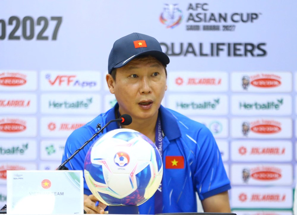 HLV Kim Sang-sik đặt mục tiêu giành trọn 3 điểm trong trận tái đấu với Nepal - ảnh 1