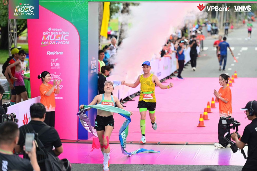 12.800 runner về đích, VPBank Đất Sen Hồng Music Marathon 2025 kết thúc ấn tượng - ảnh 4