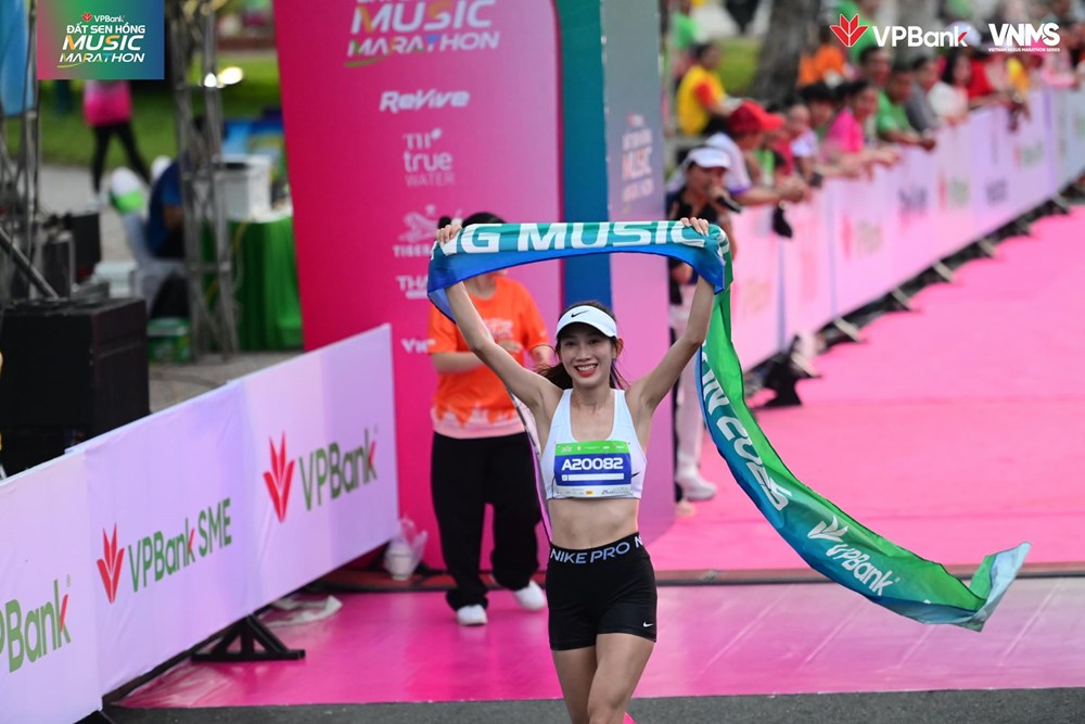 12.800 runner về đích, VPBank Đất Sen Hồng Music Marathon 2025 kết thúc ấn tượng - ảnh 5