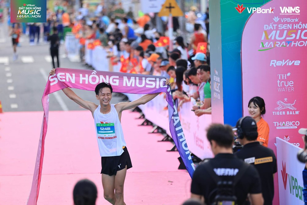 12.800 runner về đích, VPBank Đất Sen Hồng Music Marathon 2025 kết thúc ấn tượng - ảnh 6
