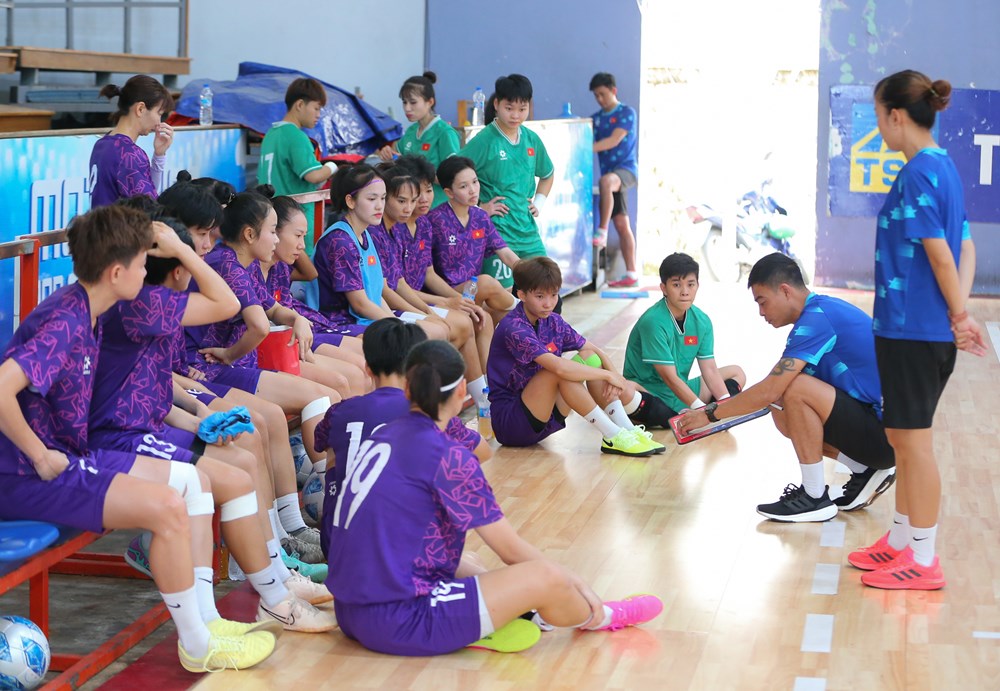 Đội tuyển Futsal nữ Việt Nam tập huấn Trung Quốc, chuẩn bị cho SEA Games 33 - ảnh 1