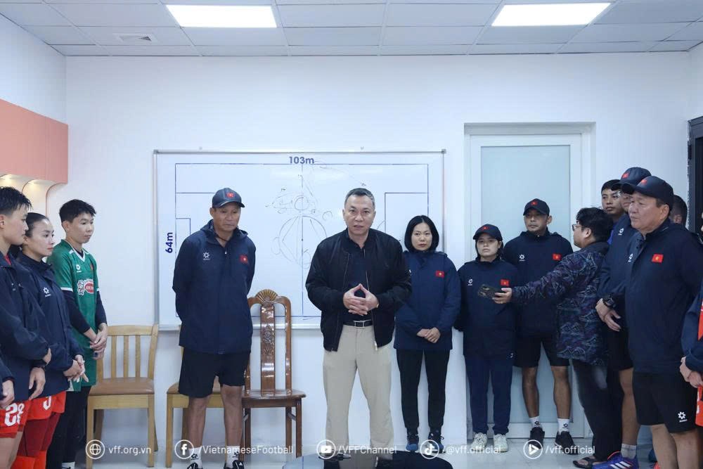 Lãnh đạo VFF động viên đội tuyển nữ Việt Nam trước chuyến tập huấn Nhật Bản - ảnh 1