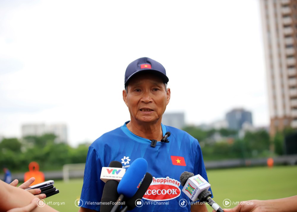 HLV Mai Đức Chung: Tinh thần tập luyện giúp đội hướng đến thành tích tốt nhất tại SEA Games 33 - ảnh 1