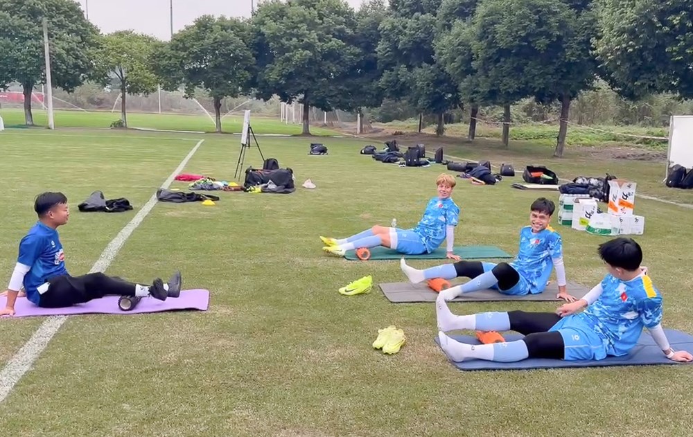 U22 Việt Nam bước vào tập luyện, chuẩn bị cho trận đấu với U22 Trung Quốc - ảnh 3