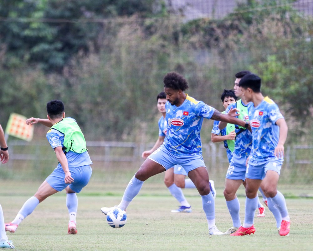 Đội tuyển Việt Nam tích cực chuẩn bị cho trận đấu sân khách trước Lào - ảnh 1