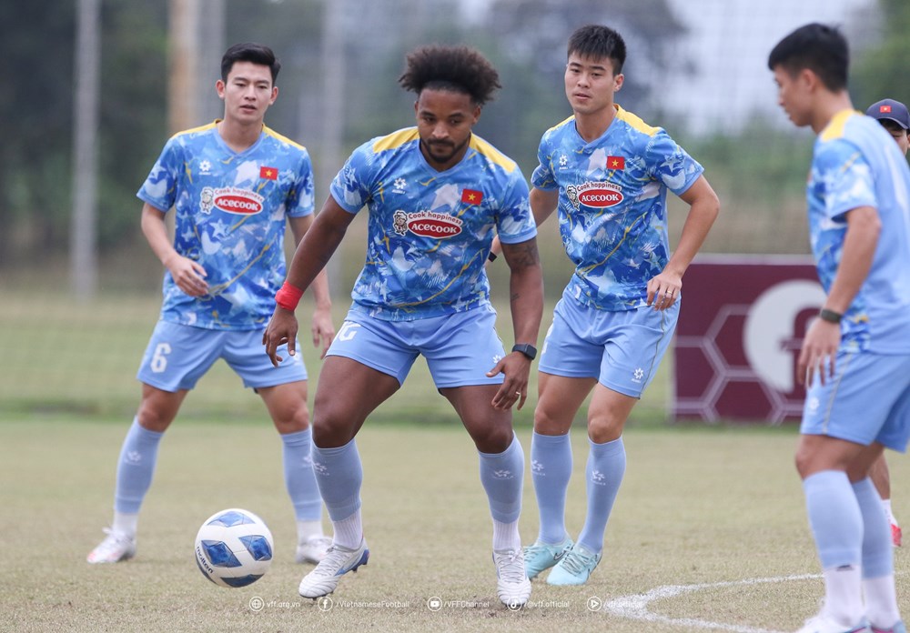 HLV Kim Sang-sik hy vọng Xuân Son sẽ ghi bàn vào lưới của Lào - ảnh 3