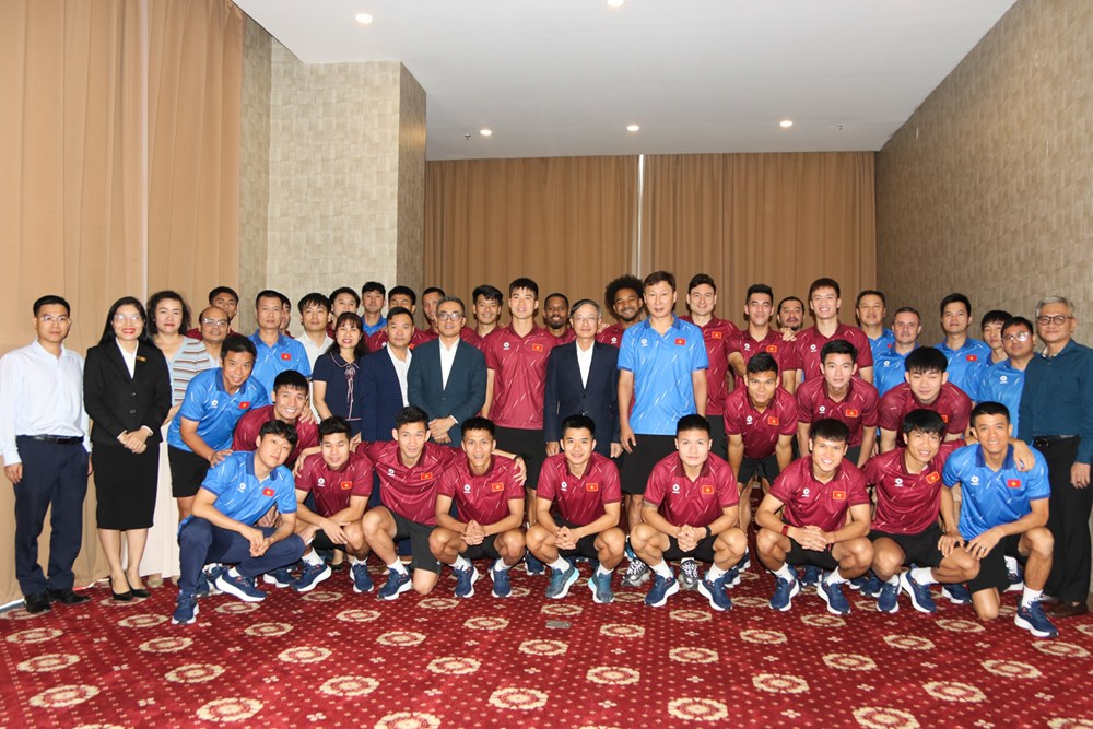 Đội tuyển Việt Nam được “tiếp sức” tinh thần trước trận đấu với Lào - ảnh 3