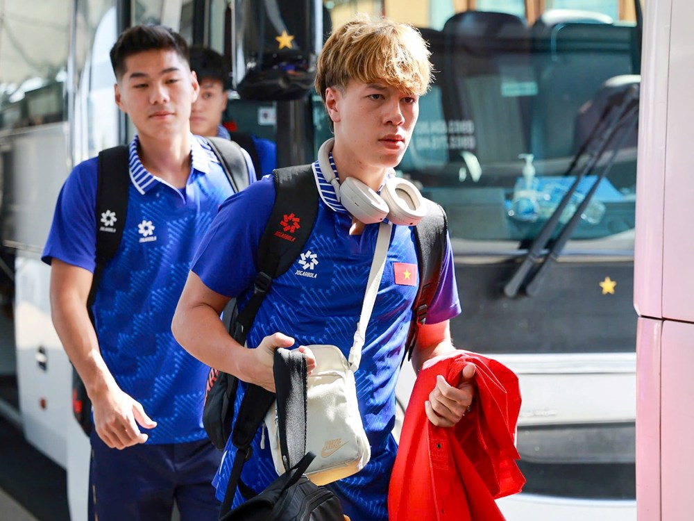 U22 Việt Nam lên đường sang Thái Lan dự SEA Games 33 - ảnh 1