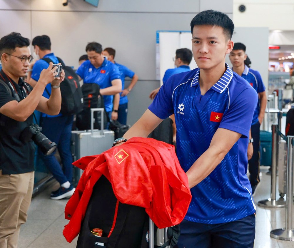 U22 Việt Nam lên đường sang Thái Lan dự SEA Games 33 - ảnh 3
