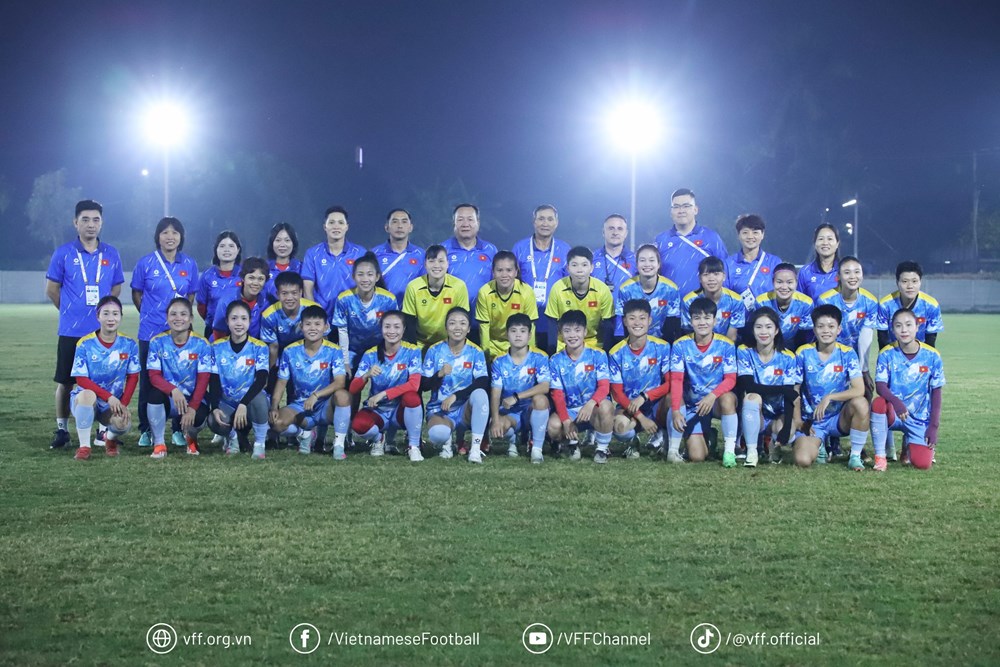 Đội tuyển nữ Việt Nam tập buổi đầu tiên tại Thái Lan, gấp rút chuẩn bị cho SEA Games 33 - ảnh 1