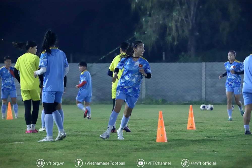 Đội tuyển nữ Việt Nam tập buổi đầu tiên tại Thái Lan, gấp rút chuẩn bị cho SEA Games 33 - ảnh 3