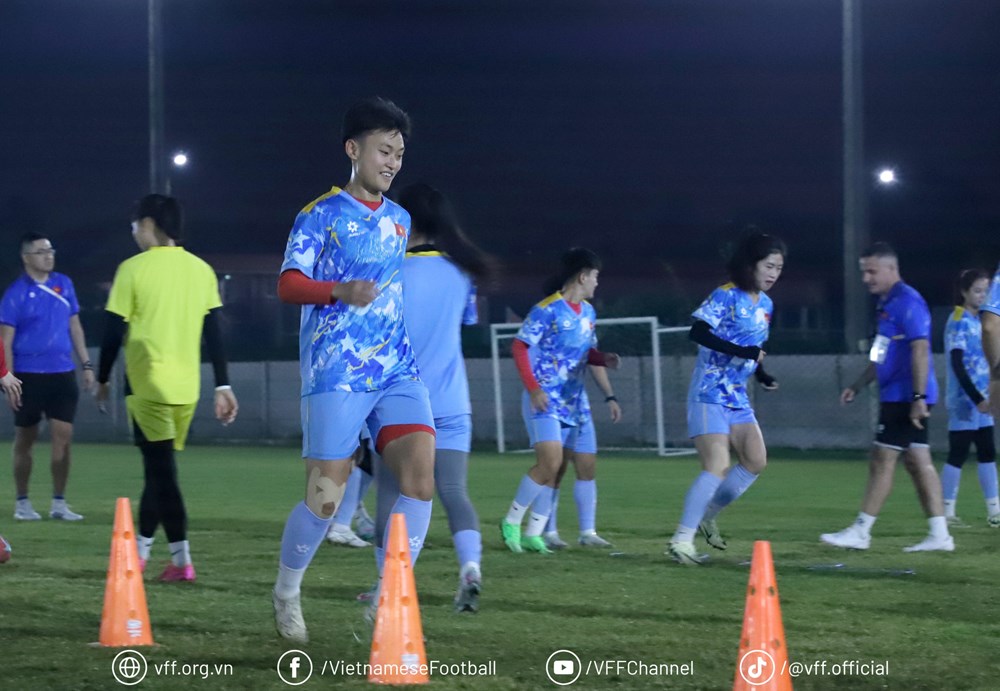 Đội tuyển nữ Việt Nam tập buổi đầu tiên tại Thái Lan, gấp rút chuẩn bị cho SEA Games 33 - ảnh 4