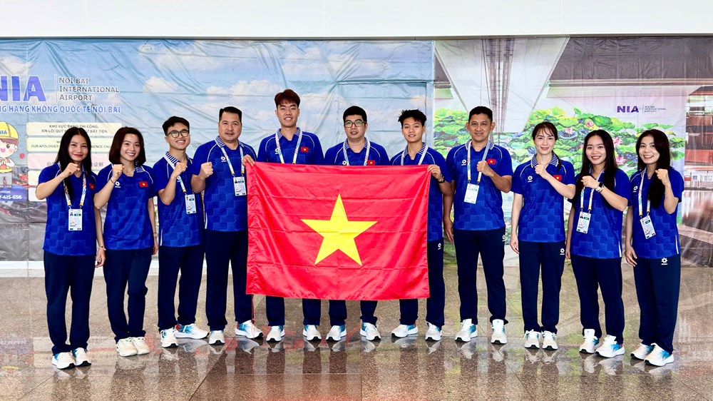 Đội tuyển cầu lông Việt Nam lên đường sang Thái Lan dự SEA Games 33 - ảnh 1