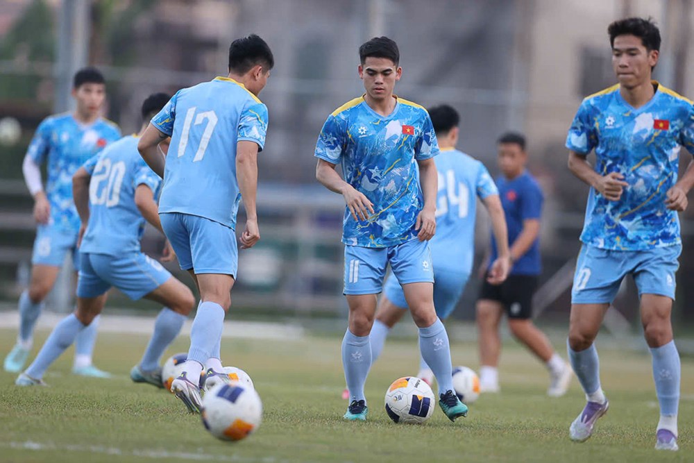 U22 Việt Nam trở lại tập luyện, chuẩn bị cho trận đấu với U22 Malaysia - ảnh 1