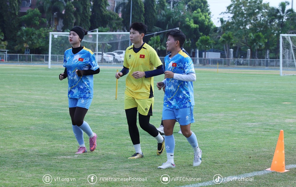 Đội tuyển nữ Việt Nam trở lại tập luyện, chuẩn bị cho trận quyết định với Myanmar - ảnh 3