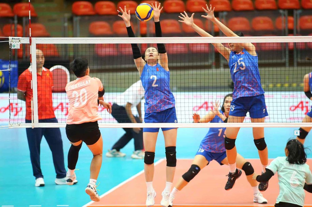 SEA Games 33 ngày 10.12: Các cô gái bóng chuyền và bóng ném cùng thắng dễ trận ra quân - ảnh 1