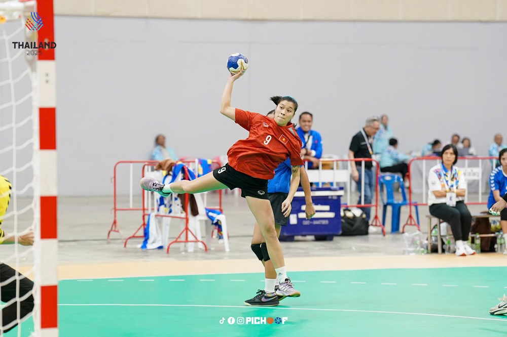 SEA Games 33 ngày 10.12: Các cô gái bóng chuyền và bóng ném cùng thắng dễ trận ra quân - ảnh 2