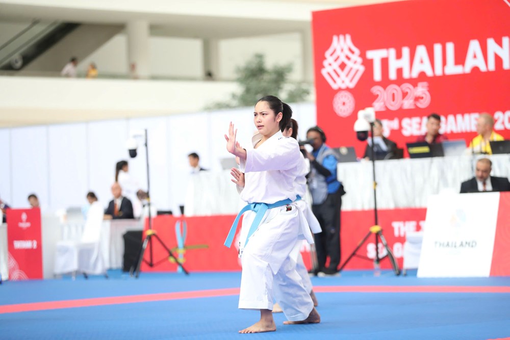 Karate Việt Nam giành HCV đầu tiên tại SEA Games 33 - ảnh 1