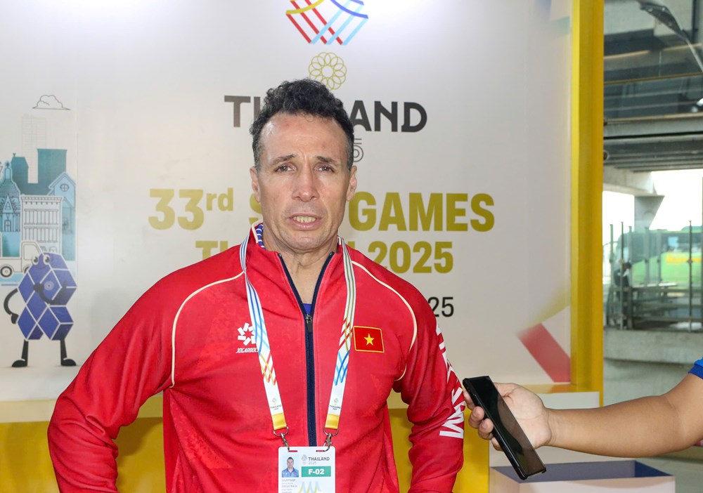 HLV Diego Giustozzi lên dây cót tinh thần tuyển Futsal Việt Nam với mục tiêu đổi màu huy chương - ảnh 1