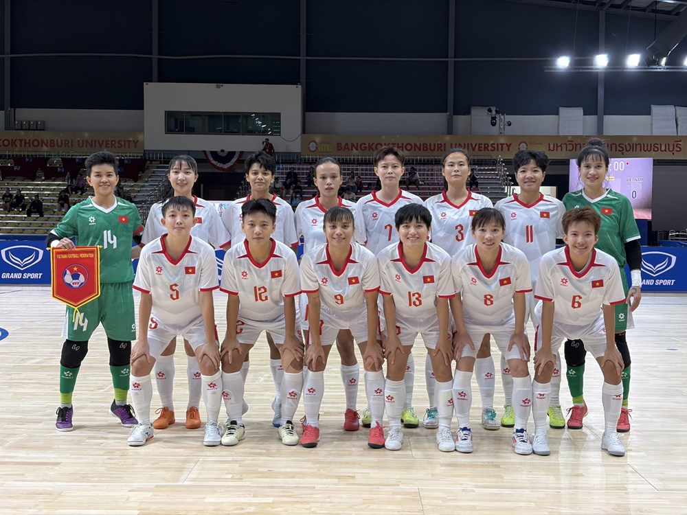 Toàn thắng vòng bảng, tuyển Futsal nữ Việt Nam vào bán kết SEA Games 33 - ảnh 1