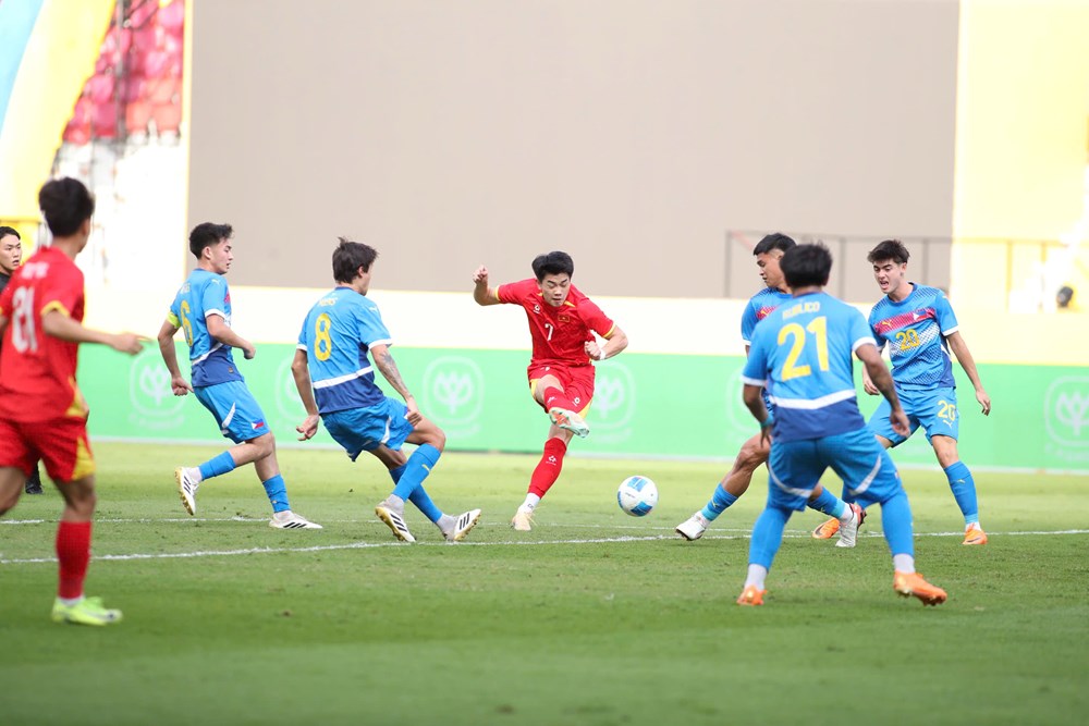 Bùng nổ phút cuối trước U22 Philippines, U22 Việt Nam giành quyền vào chung kết SEA Games 33 - ảnh 4