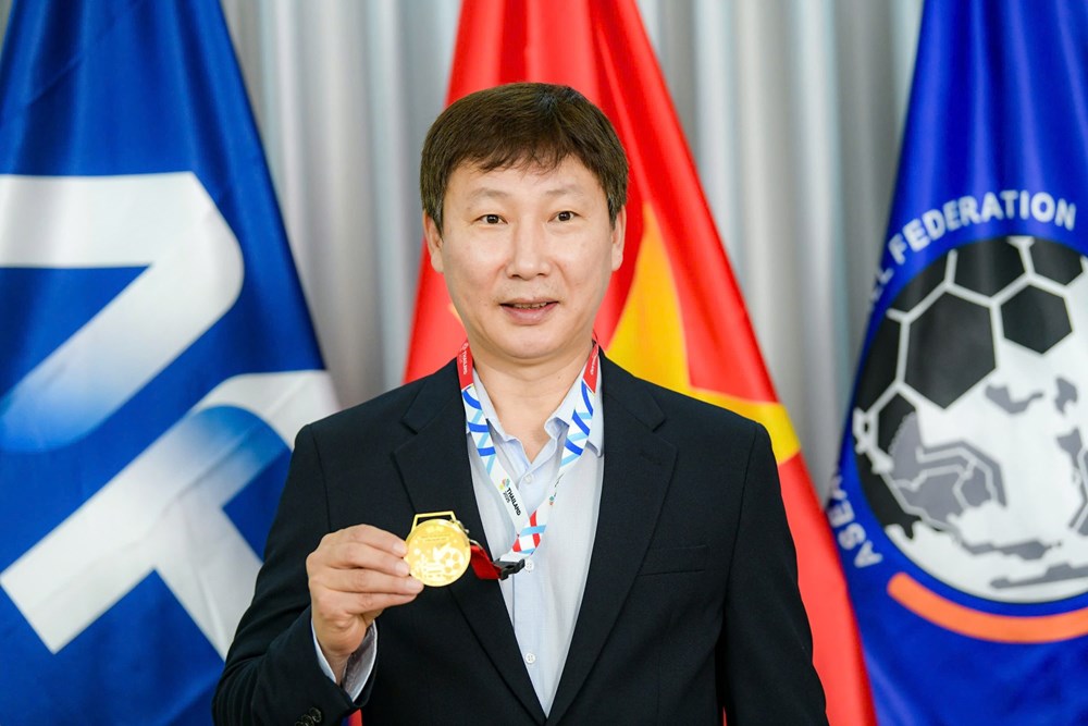 Tấm Huy chương vàng của HLV Kim Sang-sik có gì đặc biệt? - ảnh 3