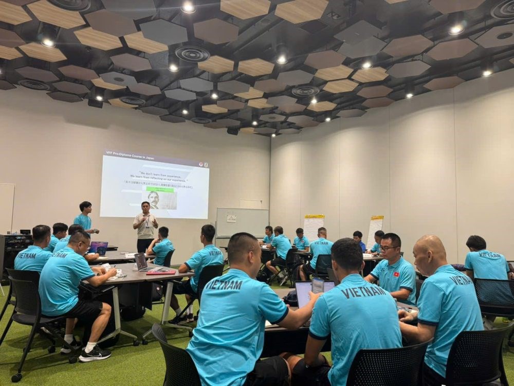 Nâng cao chất lượng đào tạo HLV, tạo nền tảng bền vững cho bóng đá Việt Nam - ảnh 2
