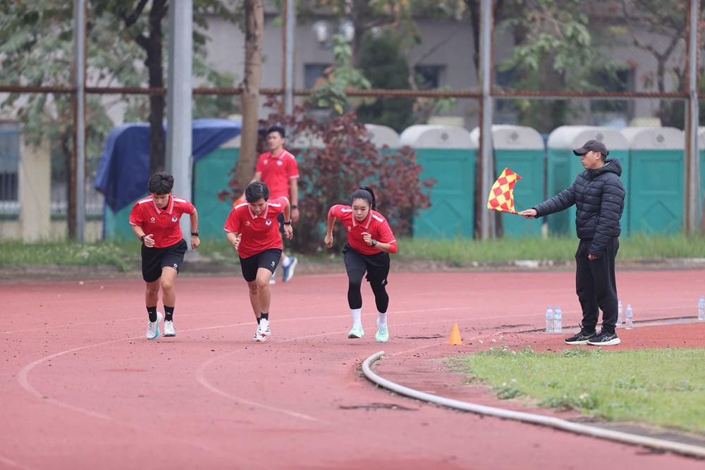 65/66 trọng tài vượt qua bài kiểm tra thể lực tại Khóa tập huấn trọng tài bóng đá nữ và trẻ quốc gia 2026 - ảnh 3
