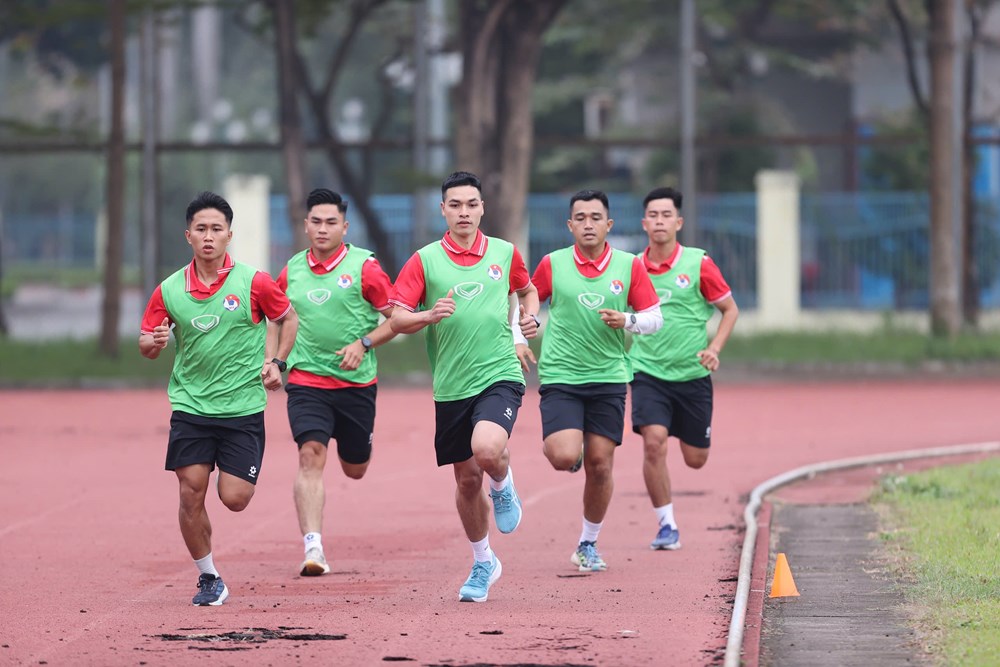 65/66 trọng tài vượt qua bài kiểm tra thể lực tại Khóa tập huấn trọng tài bóng đá nữ và trẻ quốc gia 2026 - ảnh 1